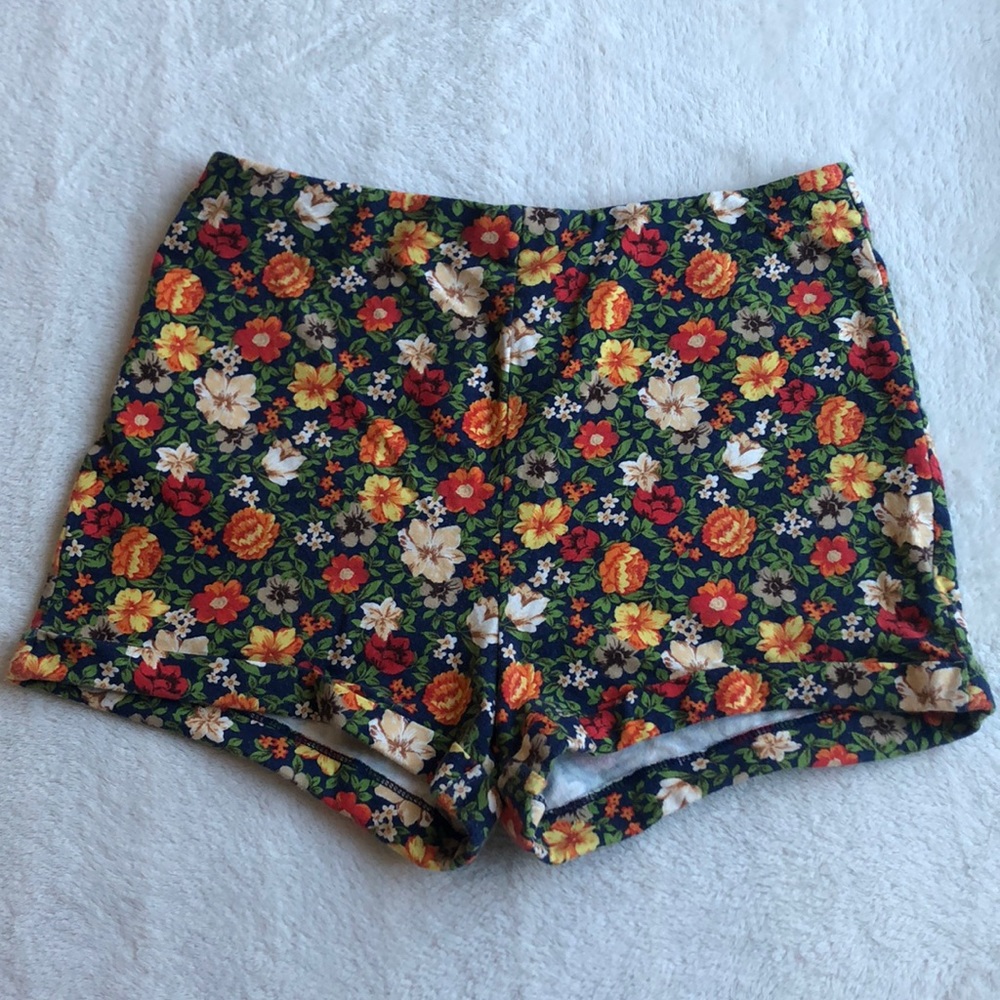 Super cute and comfy floral shorts